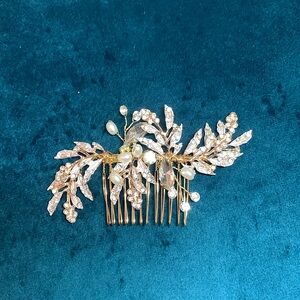 Glamorous Bridal Hair Comb in Gold with Pearl and Rhinestone details